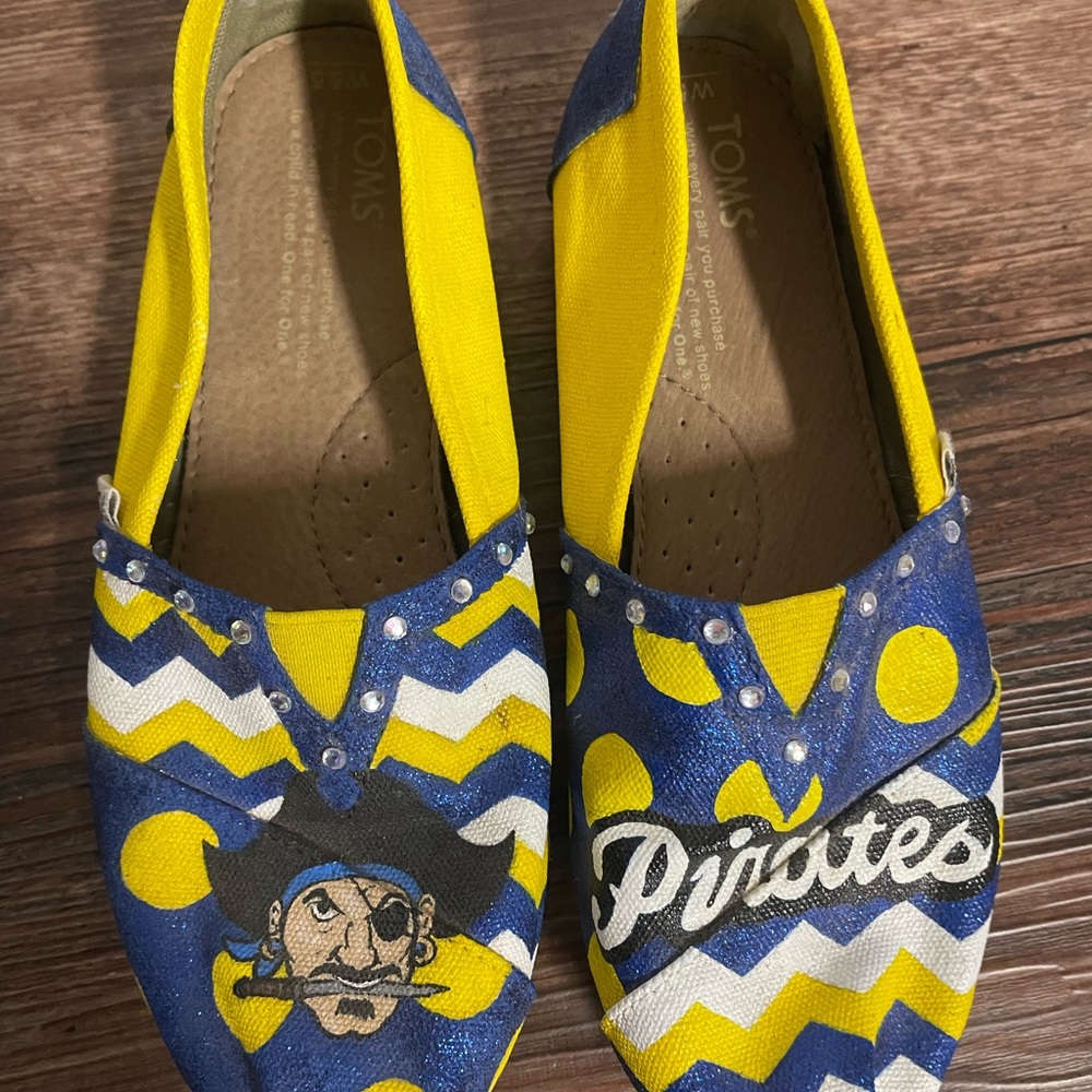 Toms - Picture 6 of 8